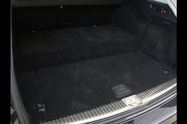Mercedes-Benz E-Klasse 300e Avantgarde | Adaptive cruise | Trekhaak | Stoelverwarming | Camera | Widescreen | Sfeerverlichting | Half leder | Full LED