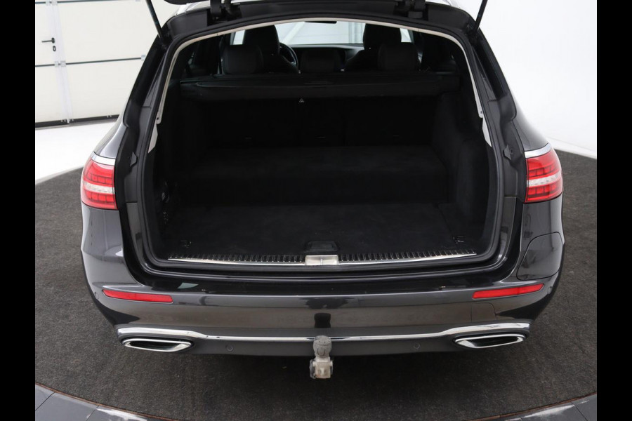 Mercedes-Benz E-Klasse 300e Avantgarde | Adaptive cruise | Trekhaak | Stoelverwarming | Camera | Widescreen | Sfeerverlichting | Half leder | Full LED