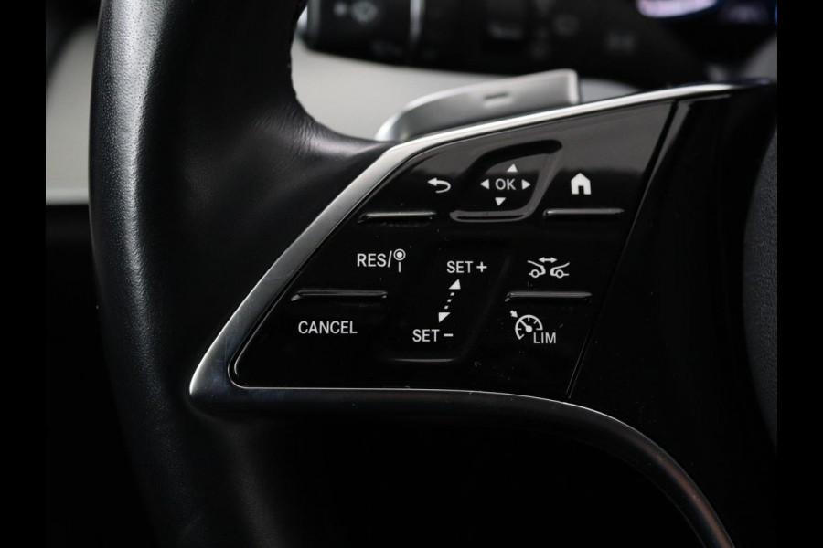 Mercedes-Benz E-Klasse 300e Avantgarde | Adaptive cruise | Trekhaak | Stoelverwarming | Camera | Widescreen | Sfeerverlichting | Half leder | Full LED
