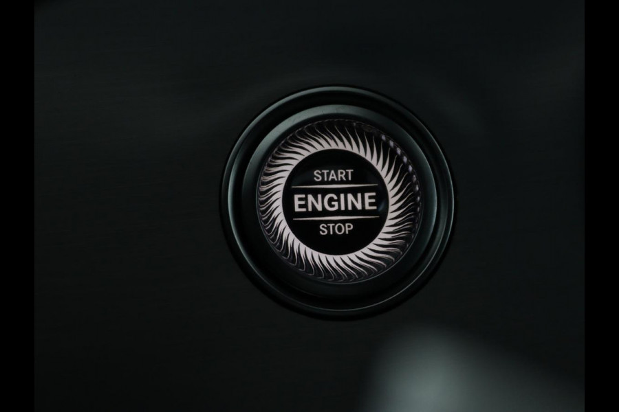 Mercedes-Benz E-Klasse 300e Avantgarde | Adaptive cruise | Trekhaak | Stoelverwarming | Camera | Widescreen | Sfeerverlichting | Half leder | Full LED