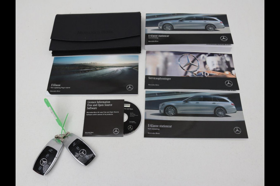 Mercedes-Benz E-Klasse 300e Avantgarde | Adaptive cruise | Trekhaak | Stoelverwarming | Camera | Widescreen | Sfeerverlichting | Half leder | Full LED
