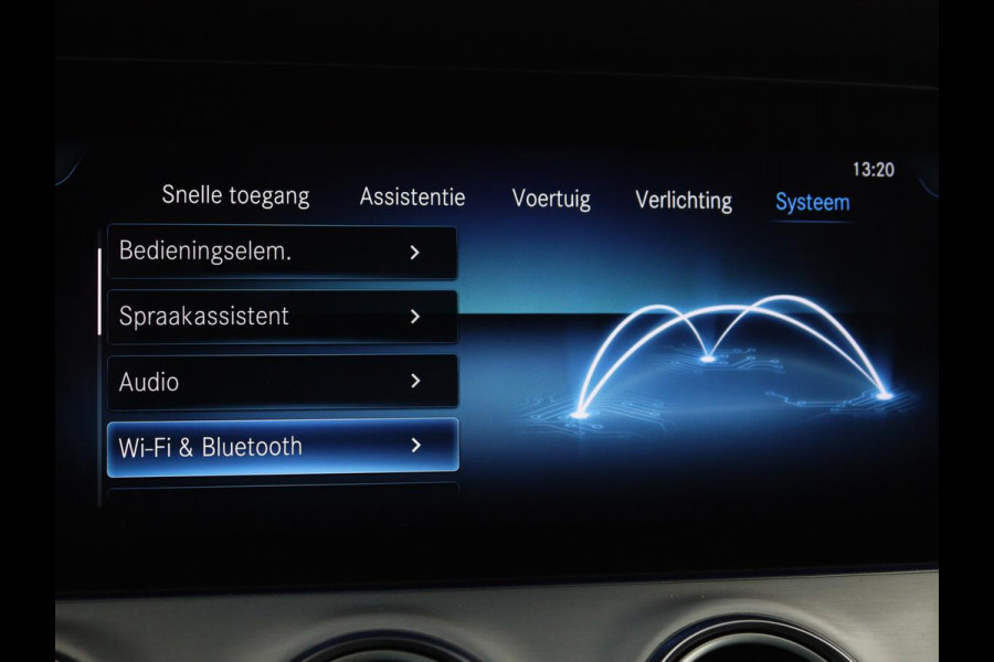 Mercedes-Benz E-Klasse 300e Avantgarde | Adaptive cruise | Trekhaak | Stoelverwarming | Camera | Widescreen | Sfeerverlichting | Half leder | Full LED