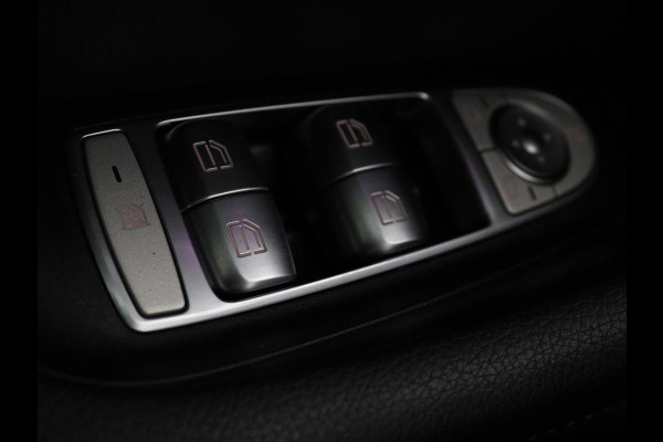 Mercedes-Benz E-Klasse 300e Avantgarde | Adaptive cruise | Trekhaak | Stoelverwarming | Camera | Widescreen | Sfeerverlichting | Half leder | Full LED