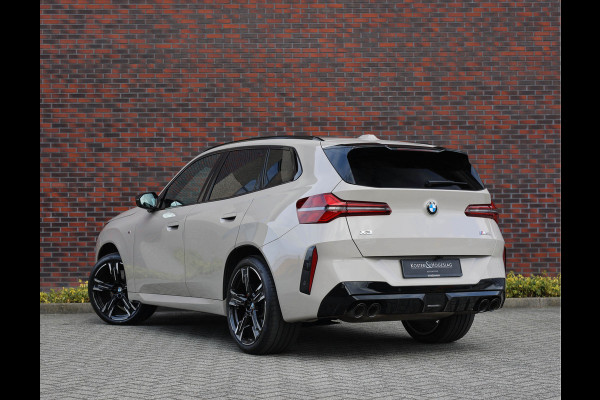 BMW X3 M50 xDrive *Direct leverbaar!*Trekhaak*Pano*IconicGlow*