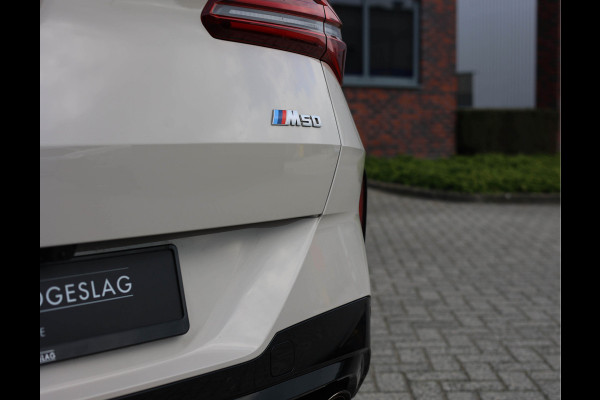 BMW X3 M50 xDrive *Direct leverbaar!*Trekhaak*Pano*IconicGlow*