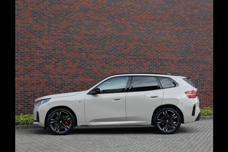 BMW X3 M50 xDrive *Direct leverbaar!*Trekhaak*Pano*IconicGlow*