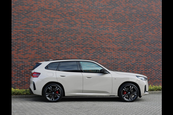 BMW X3 M50 xDrive *Direct leverbaar!*Trekhaak*Pano*IconicGlow*