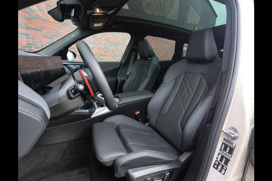 BMW X3 M50 xDrive *Direct leverbaar!*Trekhaak*Pano*IconicGlow*