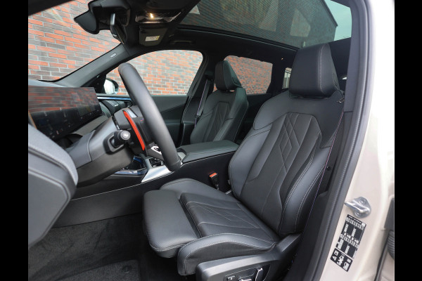 BMW X3 M50 xDrive *Direct leverbaar!*Trekhaak*Pano*IconicGlow*