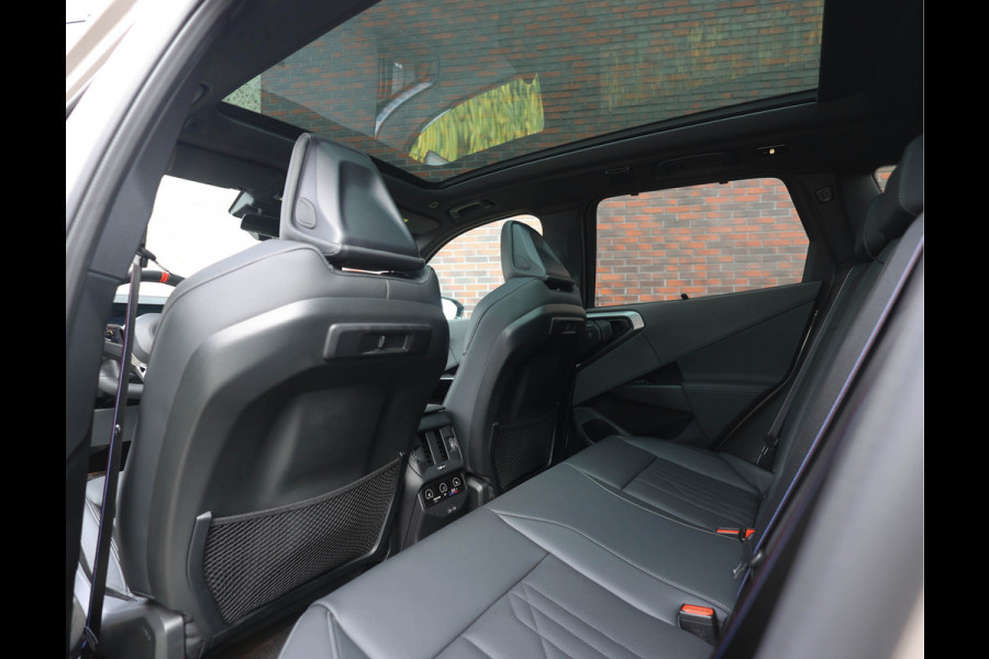 BMW X3 M50 xDrive *Direct leverbaar!*Trekhaak*Pano*IconicGlow*