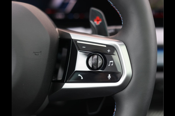 BMW X3 M50 xDrive *Direct leverbaar!*Trekhaak*Pano*IconicGlow*