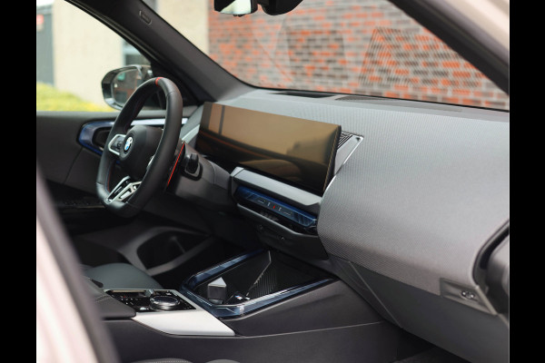 BMW X3 M50 xDrive *Direct leverbaar!*Trekhaak*Pano*IconicGlow*