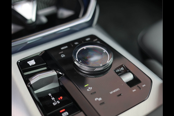 BMW X3 M50 xDrive *Direct leverbaar!*Trekhaak*Pano*IconicGlow*