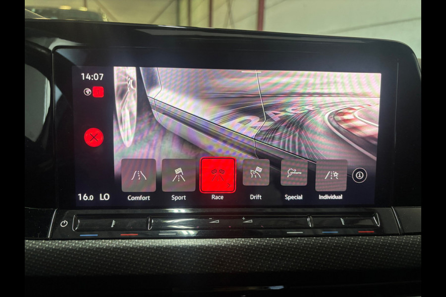 Volkswagen Golf 2.0 TSI R 4Motion Performance AKRA