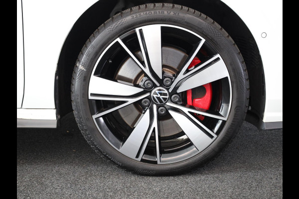 Volkswagen Golf 1.4 eHybrid GTE 245 pk Automaat (DSG) | Navigatie | Panoramadak | Parkeersensoren (Park assist) | Achteruitrijcamera | Adaptieve cruise control | Stoelverwarming |