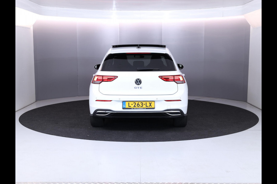 Volkswagen Golf 1.4 eHybrid GTE 245 pk Automaat (DSG) | Navigatie | Panoramadak | Parkeersensoren (Park assist) | Achteruitrijcamera | Adaptieve cruise control | Stoelverwarming |