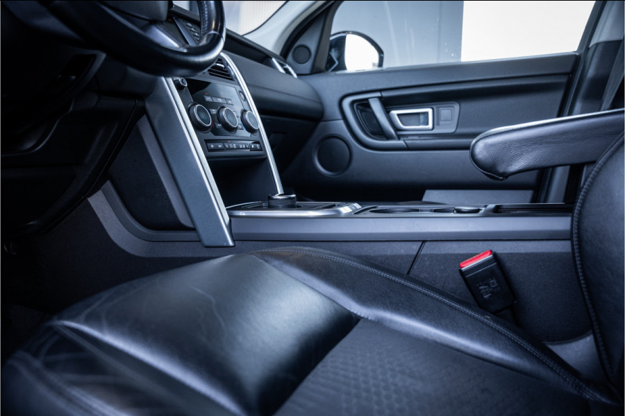 Land Rover Discovery Sport 2.0 TD4 SE 7p. - Incl. BTW! l NL Auto l Trekhaak | Camera