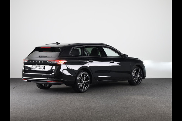 Škoda Superb Combi Business Edition 1.5 TSI PHEV 204pk | 19 inch | Elek. + massagestoelen | Stoelverwarming | Adaptive Cruise | Blind Spot | Navigatie | Camera |