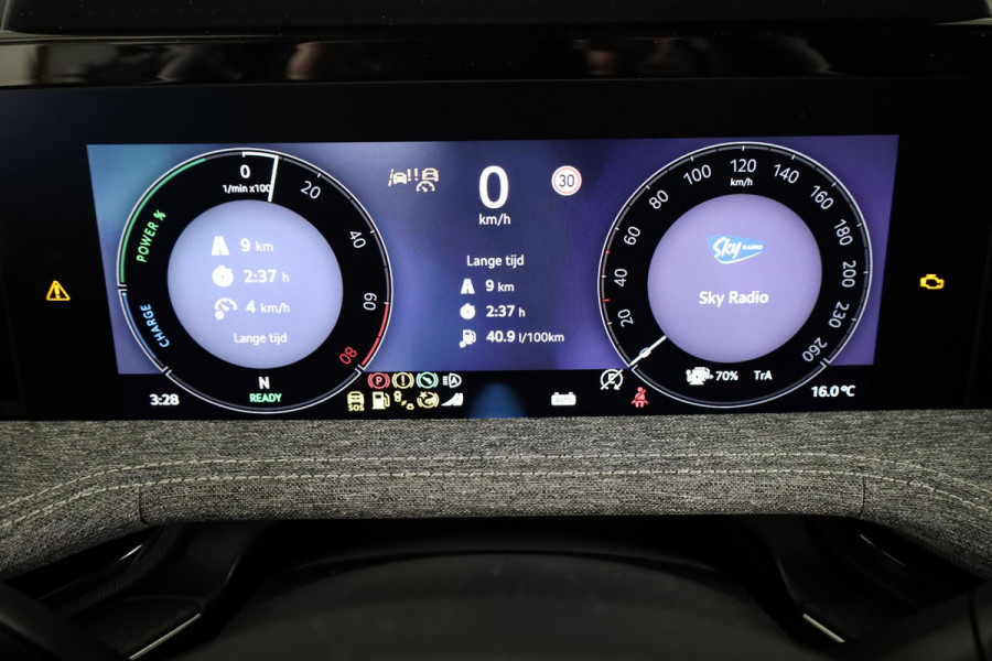 Škoda Superb Combi Business Edition 1.5 TSI PHEV 204pk | 19 inch | Elek. + massagestoelen | Stoelverwarming | Adaptive Cruise | Blind Spot | Navigatie | Camera |