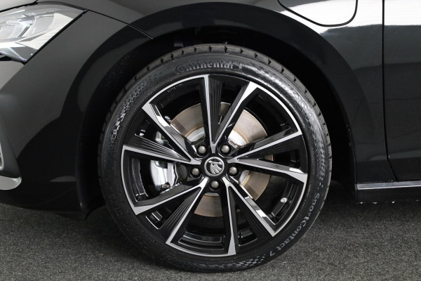 Škoda Superb Combi Business Edition 1.5 TSI PHEV 204pk | 19 inch | Elek. + massagestoelen | Stoelverwarming | Adaptive Cruise | Blind Spot | Navigatie | Camera |
