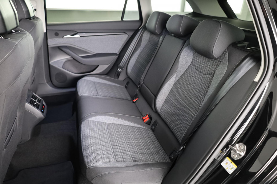 Škoda Superb Combi Business Edition 1.5 TSI PHEV 204pk | 19 inch | Elek. + massagestoelen | Stoelverwarming | Adaptive Cruise | Blind Spot | Navigatie | Camera |