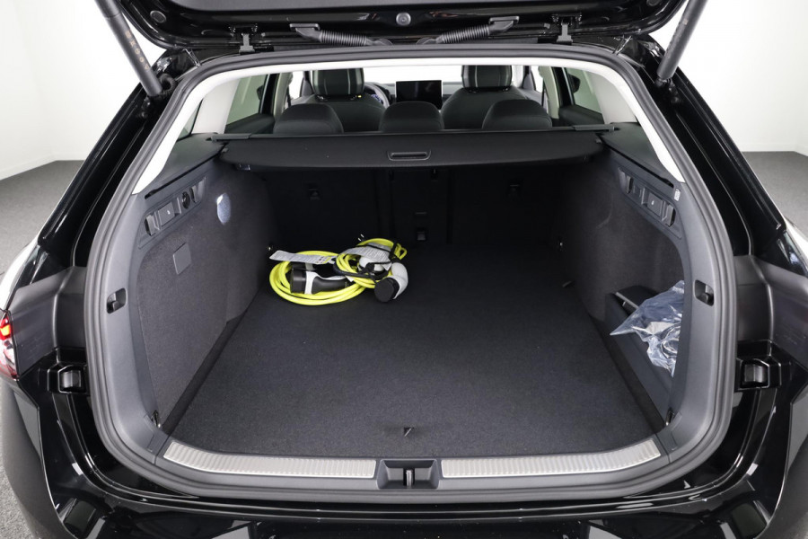 Škoda Superb Combi Business Edition 1.5 TSI PHEV 204pk | 19 inch | Elek. + massagestoelen | Stoelverwarming | Adaptive Cruise | Blind Spot | Navigatie | Camera |