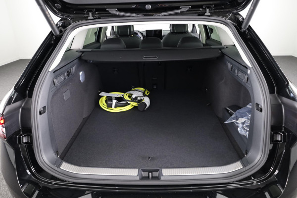 Škoda Superb Combi Business Edition 1.5 TSI PHEV 204pk | 19 inch | Elek. + massagestoelen | Stoelverwarming | Adaptive Cruise | Blind Spot | Navigatie | Camera |