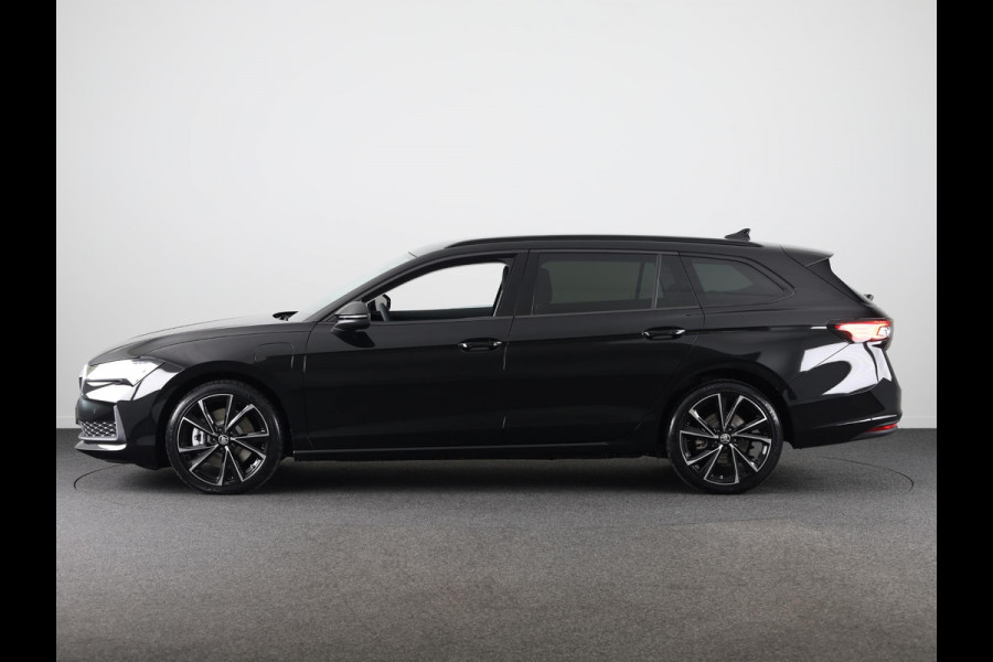 Škoda Superb Combi Business Edition 1.5 TSI PHEV 204pk | 19 inch | Elek. + massagestoelen | Stoelverwarming | Adaptive Cruise | Blind Spot | Navigatie | Camera |