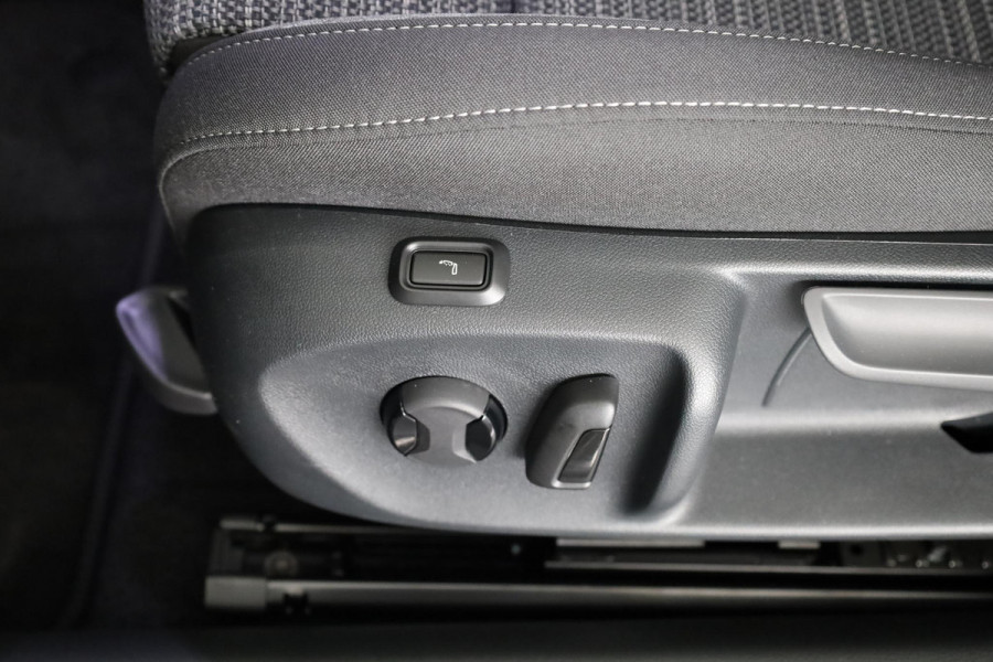 Škoda Superb Combi Business Edition 1.5 TSI PHEV 204pk | 19 inch | Elek. + massagestoelen | Stoelverwarming | Adaptive Cruise | Blind Spot | Navigatie | Camera |