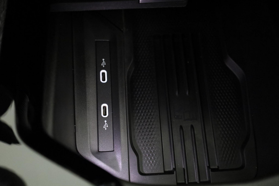 Škoda Superb Combi Business Edition 1.5 TSI PHEV 204pk | 19 inch | Elek. + massagestoelen | Stoelverwarming | Adaptive Cruise | Blind Spot | Navigatie | Camera |