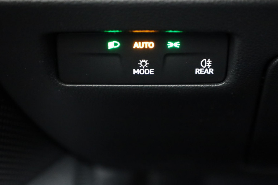 Škoda Superb Combi Business Edition 1.5 TSI PHEV 204pk | 19 inch | Elek. + massagestoelen | Stoelverwarming | Adaptive Cruise | Blind Spot | Navigatie | Camera |