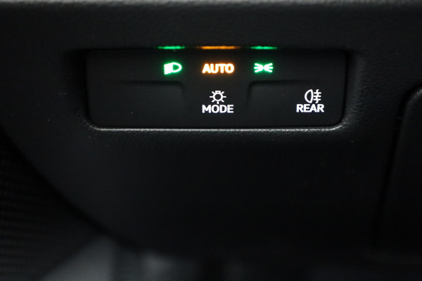 Škoda Superb Combi Business Edition 1.5 TSI PHEV 204pk | 19 inch | Elek. + massagestoelen | Stoelverwarming | Adaptive Cruise | Blind Spot | Navigatie | Camera |
