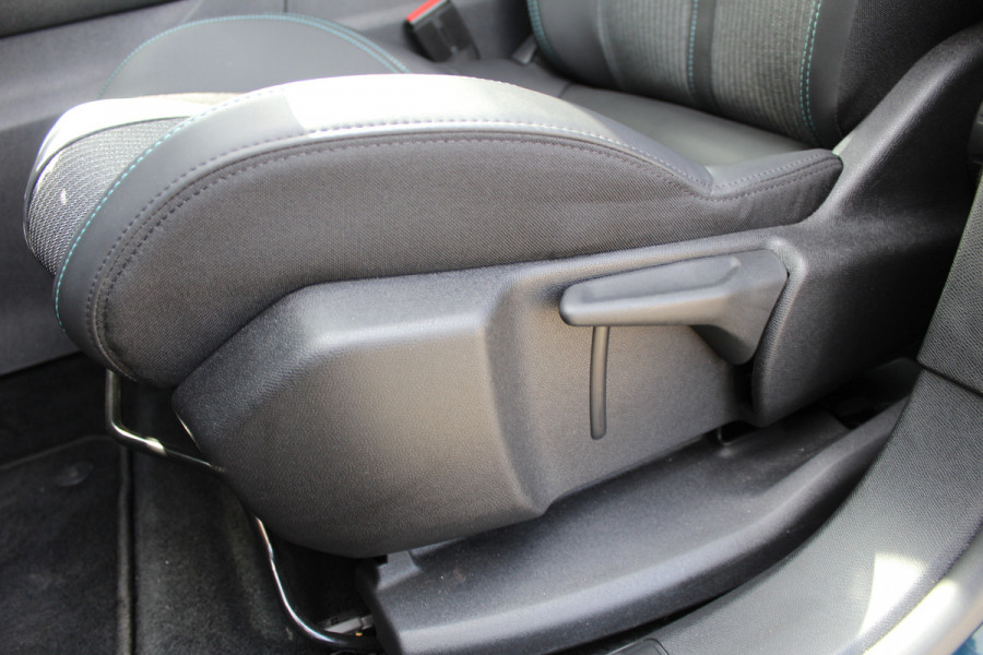 Peugeot 3008 1.6 HYbrid 225 Allure | Navigatie | Winterpack | Led | Camera