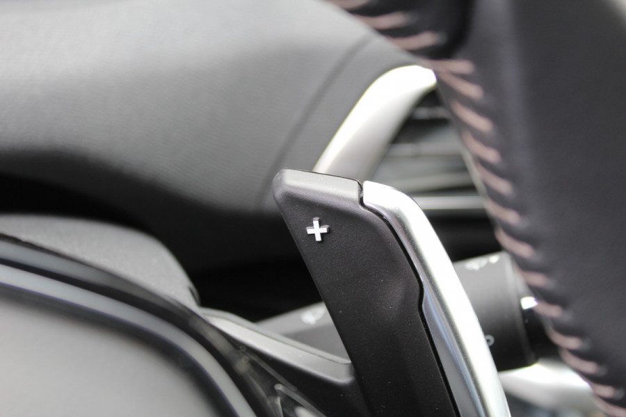 Peugeot 3008 1.6 HYbrid 225 Allure | Navigatie | Winterpack | Led | Camera