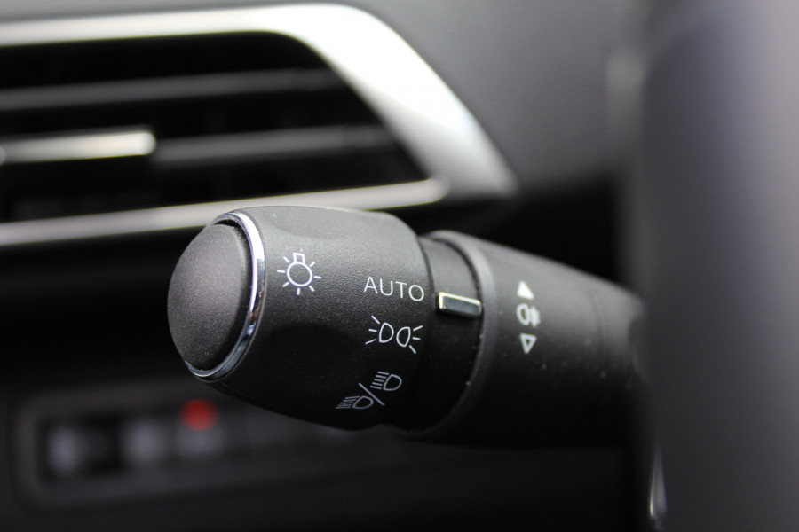 Peugeot 3008 1.6 HYbrid 225 Allure | Navigatie | Winterpack | Led | Camera