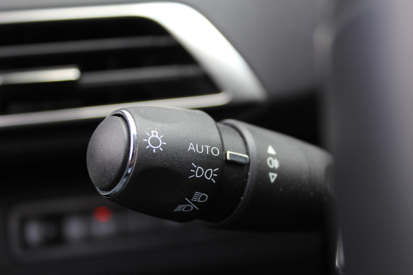 Peugeot 3008 1.6 HYbrid 225 Allure | Navigatie | Winterpack | Led | Camera