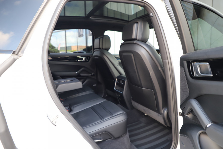 Porsche Cayenne 3.0 E-Hybrid | 462PK | Pano | Adaptief-onderstel | Memory | Bose | Matrix-led | Sport-chrono | Stoelverwarming | 2020.