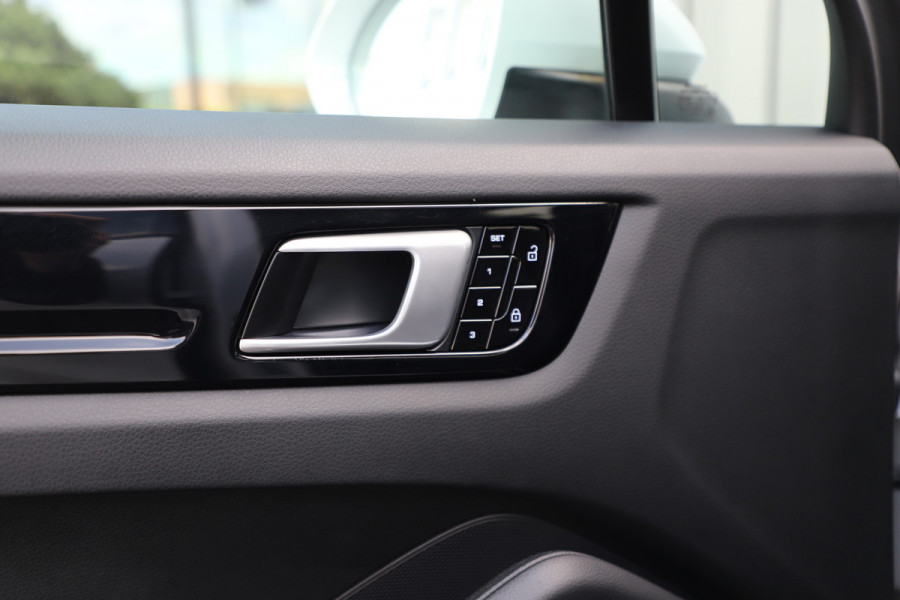 Porsche Cayenne 3.0 E-Hybrid | 462PK | Pano | Adaptief-onderstel | Memory | Bose | Matrix-led | Sport-chrono | Stoelverwarming | 2020.