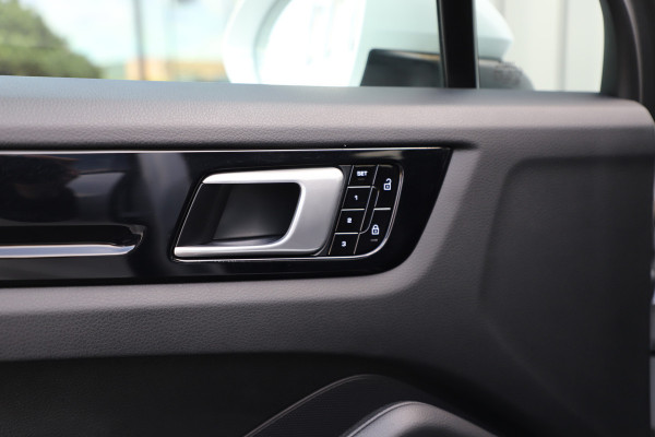 Porsche Cayenne 3.0 E-Hybrid | 462PK | Pano | Adaptief-onderstel | Memory | Bose | Matrix-led | Sport-chrono | Stoelverwarming | 2020.