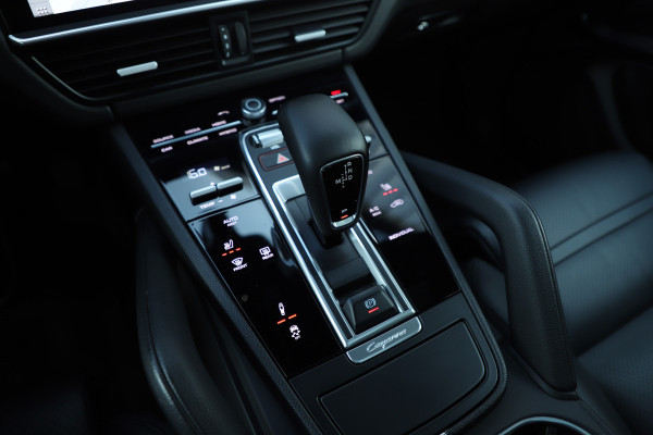 Porsche Cayenne 3.0 E-Hybrid | 462PK | Pano | Adaptief-onderstel | Memory | Bose | Matrix-led | Sport-chrono | Stoelverwarming | 2020.