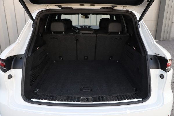 Porsche Cayenne 3.0 E-Hybrid | 462PK | Pano | Adaptief-onderstel | Memory | Bose | Matrix-led | Sport-chrono | Stoelverwarming | 2020.