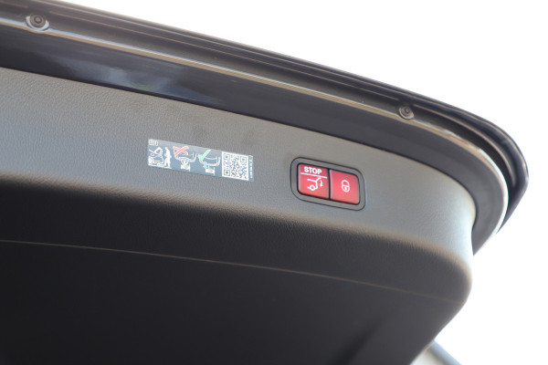 Mercedes-Benz GLC 400e AMG 4-Matic | 381PK | Luchtvering | Achterasbesturing | Massage | Sfeerverlichting | Keyles-go | Carbon | Head-up | Burmest
