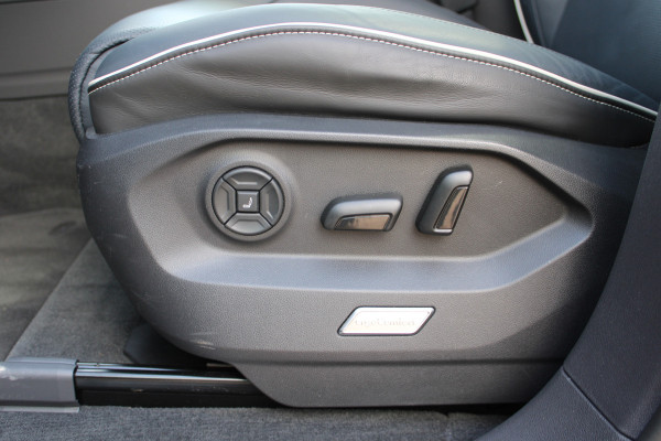 Volkswagen Touareg 3.0 TSi eHybrid 4MOTION Elegance | Massage | Head-Up | Trekhaak | Panoramadak | Compleet!