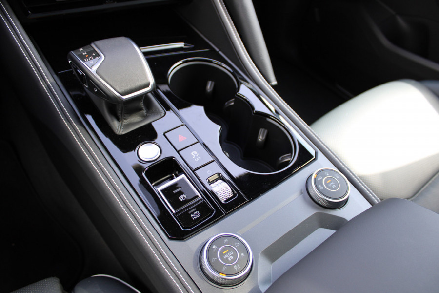 Volkswagen Touareg 3.0 TSi eHybrid 4MOTION Elegance | Massage | Head-Up | Trekhaak | Panoramadak | Compleet!