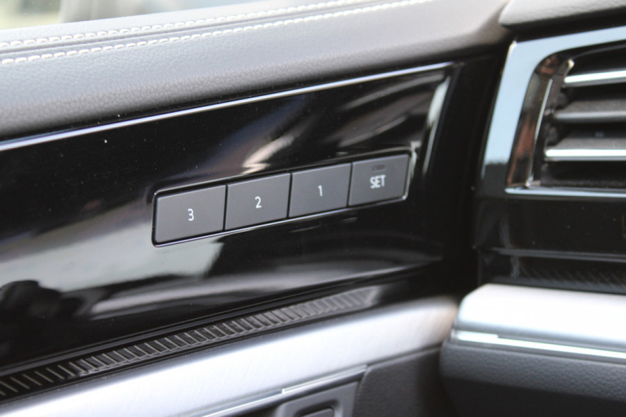 Volkswagen Touareg 3.0 TSi eHybrid 4MOTION Elegance | Massage | Head-Up | Trekhaak | Panoramadak | Compleet!