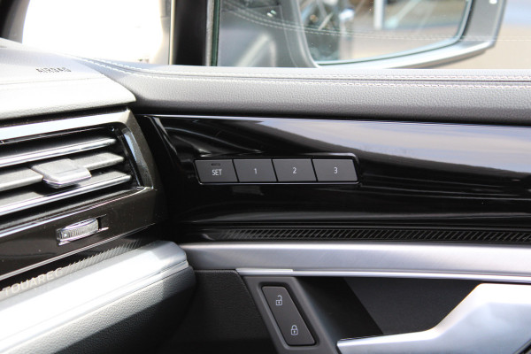Volkswagen Touareg 3.0 TSi eHybrid 4MOTION Elegance | Massage | Head-Up | Trekhaak | Panoramadak | Compleet!