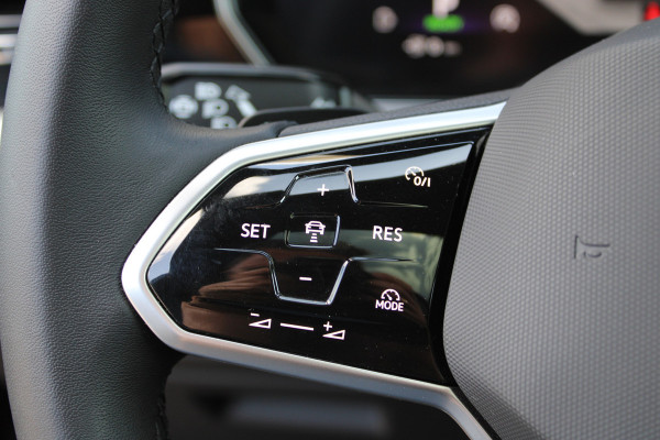 Volkswagen Touareg 3.0 TSi eHybrid 4MOTION Elegance | Massage | Head-Up | Trekhaak | Panoramadak | Compleet!
