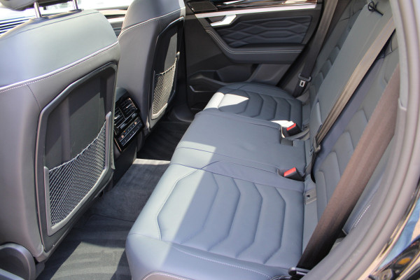 Volkswagen Touareg 3.0 TSi eHybrid 4MOTION Elegance | Massage | Head-Up | Trekhaak | Panoramadak | Compleet!
