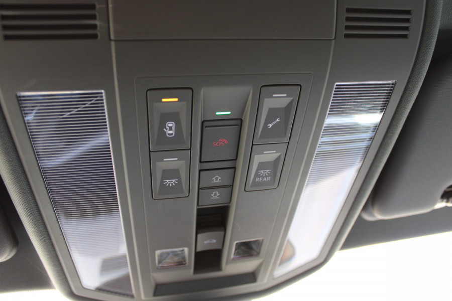 Volkswagen Touareg 3.0 TSi eHybrid 4MOTION Elegance | Massage | Head-Up | Trekhaak | Panoramadak | Compleet!