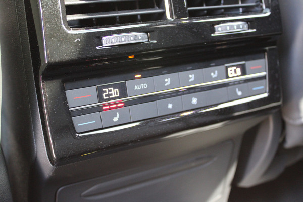 Volkswagen Touareg 3.0 TSi eHybrid 4MOTION Elegance | Massage | Head-Up | Trekhaak | Panoramadak | Compleet!